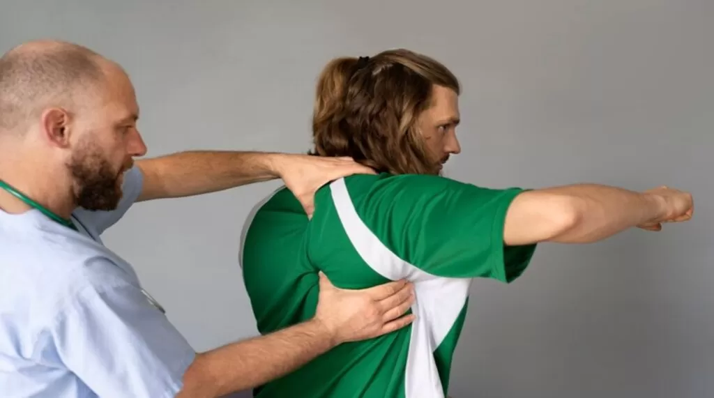 Top 5 ways in which your chiropractor can help to relieve shoulder pain